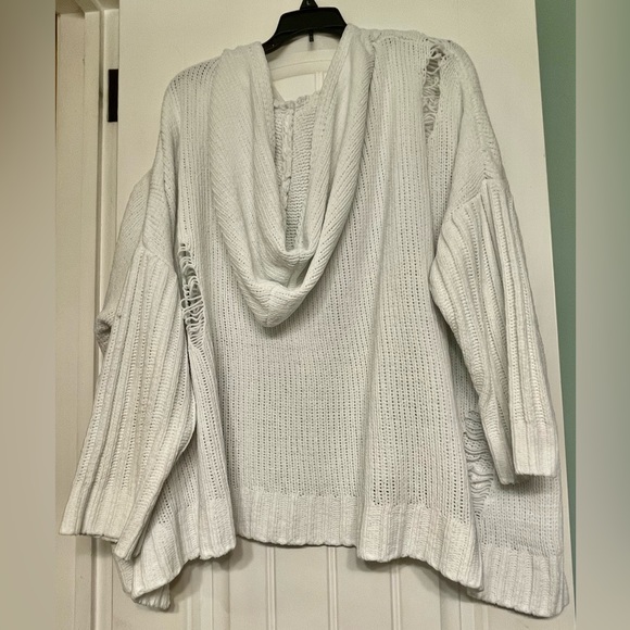 POL brand oversized distressed white sweater with hood, size L - Picture 4 of 10